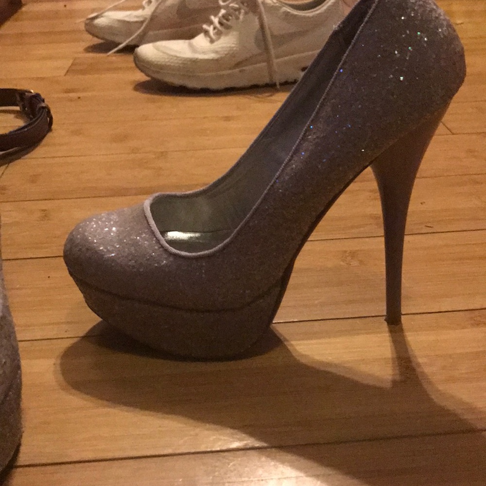 Heels - Picture 2 of 2